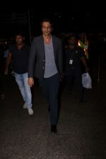 Arjun Rampal Spotted At Airport on 23rd Sept 2017 (4)_59c5d33e7cc73.JPG
