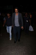 Arjun Rampal Spotted At Airport on 23rd Sept 2017 (6)_59c5d34155478.JPG
