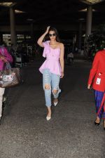Kriti Sanon Spotted At Airport on 23rd Sept 2017 (20)_59c65f082b512.JPG