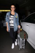 Surveen Chawla Spotted At Airport on 23rd Sept 2017 (1)_59c60139d888b.JPG