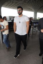 Arjun Kapoor Spotted At Airport on 26th Sept 2017 (11)_59ca02c2e69d2.JPG