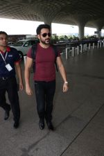 Emraan Hashmi Spotted At Airport on 27th Sept 2017 (12)_59ccd79ce4535.JPG
