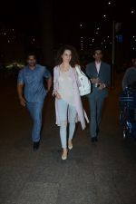 Kangana Ranaut Spotted At Airport on 27th Sept 2017 (2)_59ccd5988f7a5.JPG