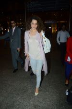 Kangana Ranaut Spotted At Airport on 27th Sept 2017 (6)_59ccd5f6c41dc.JPG