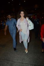 Kangana Ranaut Spotted At Airport on 27th Sept 2017 (9)_59ccd64a6aa89.JPG