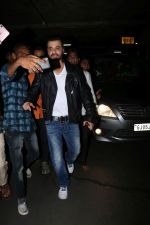 Sanjay Kapoor Spotted At Airport on 28th Sept 2017 (21)_59cce2d309a43.JPG