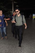 Emraan Hashmi Spotted At Airport on 29th Sept 2017 (1)_59d21c6920154.JPG