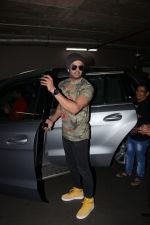 Manish Paul spotted at International Airport on 30th Sept 2017 (12)_59d217413f9fc.JPG