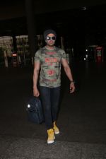 Manish Paul spotted at International Airport on 30th Sept 2017 (8)_59d216badc4a5.JPG