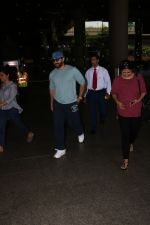 Saif Ali Khan Spotted At Airport on 30th Sept 2017 (2)_59d233ae651ca.JPG
