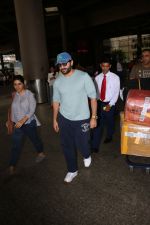 Saif Ali Khan Spotted At Airport on 30th Sept 2017 (4)_59d233f4250ee.JPG