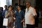 Sridevi, Boney Kapoor at the Launch Of IPhone 8 & IPhone 8+ At iAzure on 29th Sept 2017 (43).JPG_59d21f462589f.JPG