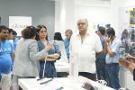 Sridevi, Boney Kapoor at the Launch Of IPhone 8 & IPhone 8+ At iAzure on 29th Sept 2017 (57).JPG_59d21f6d36753.JPG