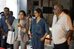 Sridevi, Boney Kapoor at the Launch Of IPhone 8 & IPhone 8+ At iAzure on 29th Sept 2017 (78)_59d21df5f2479.JPG