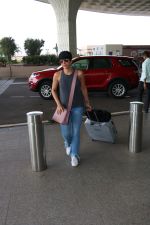 Mandira Bedi Spotted At Airport on 2nd Oct 2017 (12)_59d51f3f944e9.JPG