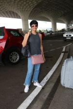 Mandira Bedi Spotted At Airport on 2nd Oct 2017 (6)_59d51e69c22c2.JPG
