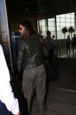 Deepika Padukone Spotted At Airport on 3rd Oct 2017 (1)_59d60fb8c065d.JPG