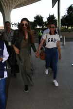 Deepika Padukone Spotted At Airport on 3rd Oct 2017 (5)_59d611a29d642.JPG