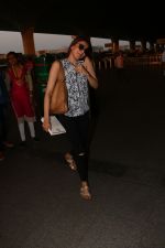Kajal Aggarwal Spotted At Airport on 3rd Oct 2017 (12)_59d613dd37bef.JPG