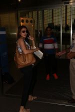 Kajal Aggarwal Spotted At Airport on 3rd Oct 2017 (13)_59d6141552f03.JPG