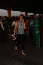 Kajal Aggarwal Spotted At Airport on 3rd Oct 2017 (5)_59d6116ccb4b5.JPG