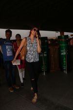 Kajal Aggarwal Spotted At Airport on 3rd Oct 2017 (9)_59d613124e287.JPG