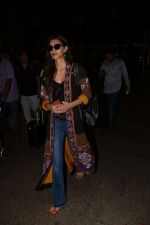 Kriti Sanon Spotted At Airport  on 3rd Oct 2017 (10)_59d6111bdae24.JPG