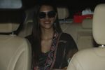 Kriti Sanon Spotted At Airport  on 3rd Oct 2017 (14)_59d612af2f334.JPG