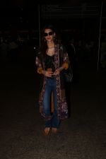 Kriti Sanon Spotted At Airport  on 3rd Oct 2017 (6)_59d60f2ab66e6.JPG
