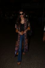 Kriti Sanon Spotted At Airport  on 3rd Oct 2017 (8)_59d60feb1a627.JPG