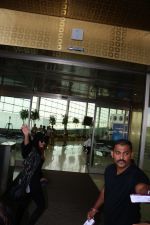 Sonakshi Sinha Spotted At Airport on 3rd Oct 2017 (1)_59d5ffc59d3f7.JPG
