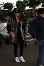 Sonakshi Sinha Spotted At Airport on 3rd Oct 2017 (3)_59d5ffff35988.JPG