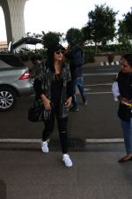 Sonakshi Sinha Spotted At Airport on 3rd Oct 2017 (4)_59d6002891088.JPG