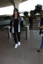 Sonakshi Sinha Spotted At Airport on 3rd Oct 2017 (7)_59d600c929f75.JPG
