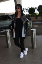 Sonakshi Sinha Spotted At Airport on 3rd Oct 2017 (8)_59d600dcdc3f8.JPG
