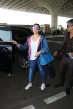 Alia Bhatt Spotted At Airport on 5th Oct 2017 (3)_59d723dfd47e5.JPG