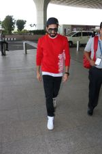 Ayushmann Khurrana Spotted At Airport on 5th Oct 2017 (1)_59d723a0bbe80.JPG