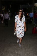 Pooja Hegde Spotted At Airport on 5th Oct 2017 (12)_59d7281829cf0.JPG