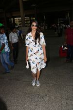 Pooja Hegde Spotted At Airport on 5th Oct 2017 (15)_59d728a522272.JPG