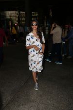 Pooja Hegde Spotted At Airport on 5th Oct 2017 (8)_59d72786ed78b.JPG