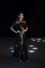 Pooja Hegde at the Red Carpet Of Luxury & Fashion As Hello! & Audi on 6th Oct 2017 (78)_59d77e6c61a5c.JPG