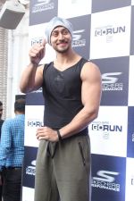 Tiger Shroff at the launch of Skechers Go Run 5 running Shoes on 6th Oct 2017 (71)_59d8a544d0e19.JPG
