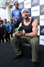 Tiger Shroff at the launch of Skechers Go Run 5 running Shoes on 6th Oct 2017 (79)_59d8a59646b8e.JPG