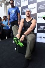 Tiger Shroff at the launch of Skechers Go Run 5 running Shoes on 6th Oct 2017 (83)_59d8a5c536a27.JPG