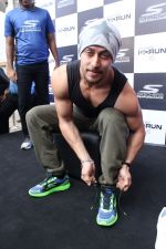 Tiger Shroff at the launch of Skechers Go Run 5 running Shoes on 6th Oct 2017 (89)_59d8a5f78b5c8.JPG