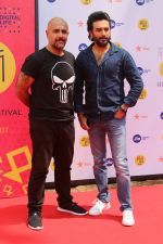 Vishal Dadlani, Shekhar Ravjiani At Jio Mami Film Mela on 7th Oct 2017 (10)_59da30c297909.JPG