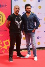 Vishal Dadlani, Shekhar Ravjiani At Jio Mami Film Mela on 7th Oct 2017 (11)_59da30a00a92d.JPG