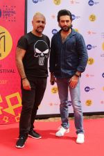 Vishal Dadlani, Shekhar Ravjiani At Jio Mami Film Mela on 7th Oct 2017 (13)_59da30a0949de.JPG