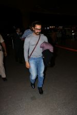 Aamir Khan Spotted At Airport on 9th Oct 2017 (17)_59dc398ca4d89.JPG