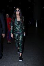 Katrina Kaif Spotted At Airport on 12th Oct 2017 (10)_59e06cec4456d.JPG